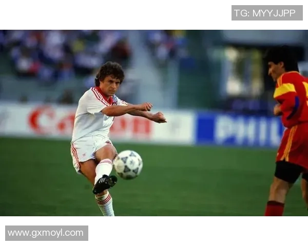 足球传奇爱罗斯:从草根到巅峰的奋斗历程与辉煌成就 足球传奇爱罗斯:从草根到巅峰的奋斗历程与辉煌成就