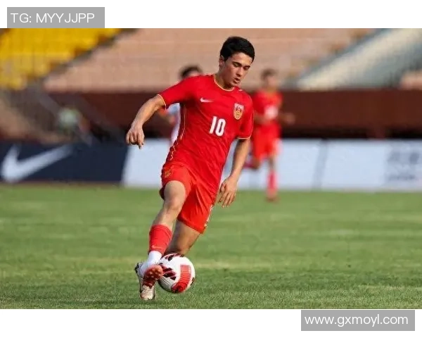 足球巨星4号球员个人风采全景展示与精彩瞬间回顾 足球巨星4号球员个人风采全景展示与精彩瞬间回顾