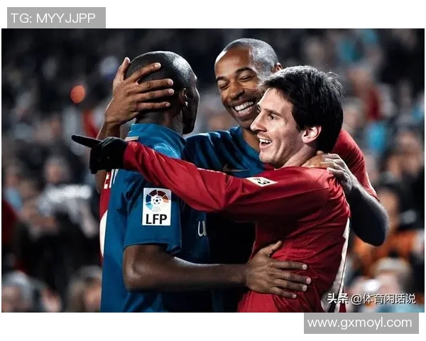 昔日足坛传奇再度登场:经典球星集结展现辉煌时刻 昔日足坛传奇再度登场:经典球星集结展现辉煌时刻