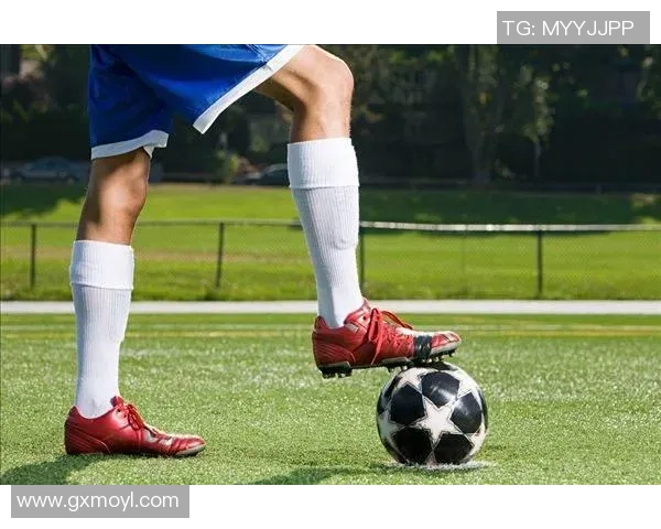球星们常穿的足球袜类型及其选择标准解析 球星们常穿的足球袜类型及其选择标准解析
