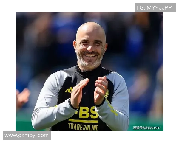 乡村热潮兴起年轻人争相模仿农村足球球星风采